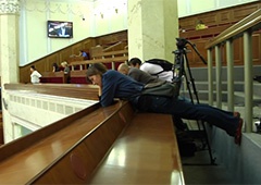 Ефремов боится, что на головы депутатов будут падать фотоаппараты - фото