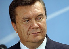 Янукович предложил помощь в уничтожении химического оружия в Сирии - фото