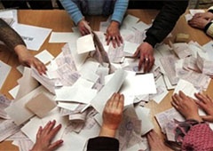 Началась предвыборная гонка к перевыборам в «проблемных округах» - фото