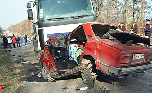 В Хмельницкой области водитель «Жигулей» выехал на встречную - погибла целая семья - фото