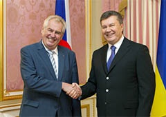 Янукович и президент Чехии обсудили вопрос Тимошенко - фото