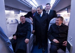Янукович показал Эрдогану украинский самолет АН-158 - фото