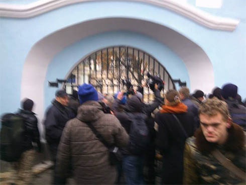 Люди, «уцелевшие» в кровавой бойне на Евромайдане, прячутся от милиции - фото