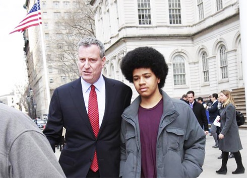 Мэром Нью-Йорка стал Билл де Блазио от демократов - фото
