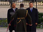 Начальник почетного караула рассмешил двух президентов - Януковича и Алиева