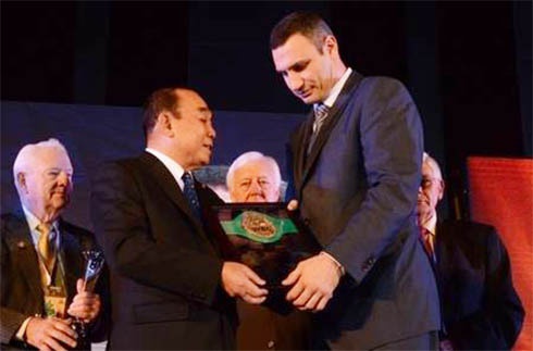 Виталия Кличко наградили - фото