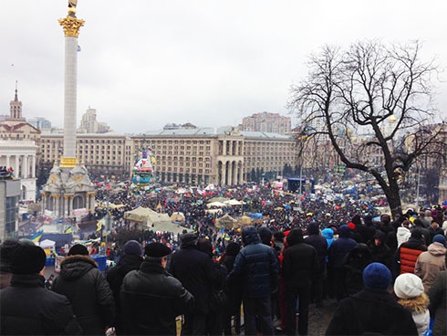 На киевском Евромайдане снова проходит Народное вече - первое в этом году - фото
