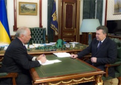 Янукович обещает внеочередную сессию ВР - фото