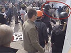 Сепаратисты в Одессе из-за спин милиционеров стреляли из автомата