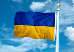Над Дзержинском поднят флаг Украины - фото