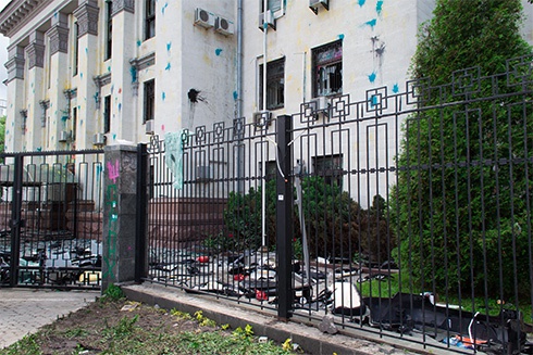 Москва возбудила уголовное дело за нападение на свое посольство в Киеве - фото