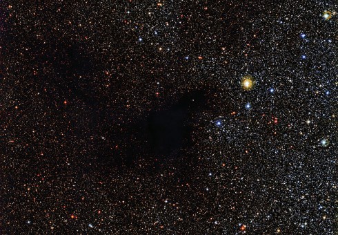 Темная туманность заслонила собой сотни звезд - фото - фото