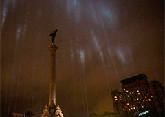 На Майдане почтили Героев Небесной Сотни - фото