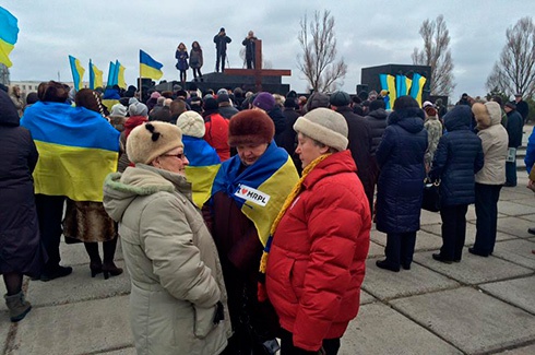 В Мариуполе вместо митинга против мобилизации, состоялся митинг сторонников Украины - фото