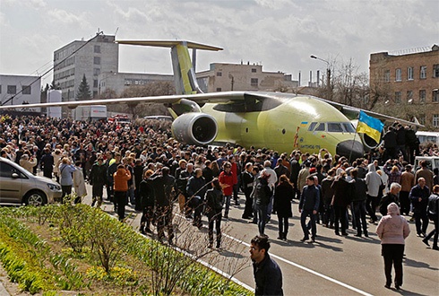 «Антонов» представил самолет АН-178 - фото