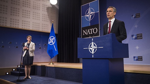 Генсек НАТО: Россия несет особую ответственность за полное осуществление Минских соглашений - фото