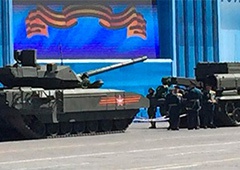 Россия озвучила новую причину остановки танка «Армата» на репетиции парада в Москве - фото