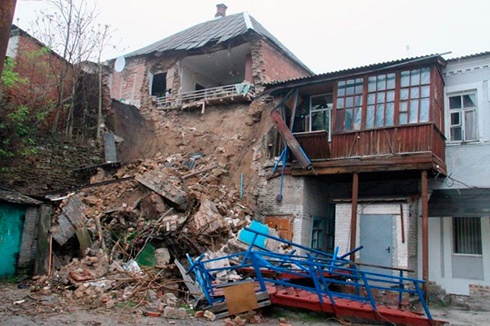 В Мелитополе обвалился дом [фото] - фото