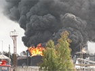 На горящую нефтебазу полтора часа не вызывали пожарных, - МВД