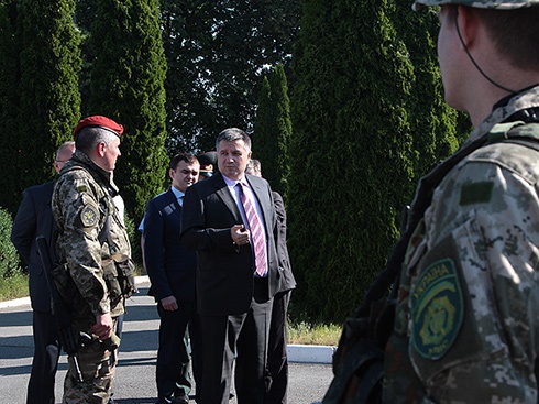 Аваков прилетел в Николаев для борьбы с коррупцией среди милиции, - МВД - фото