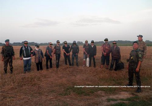 На Закарпатье пограничники задержали 10 нелегалов - фото