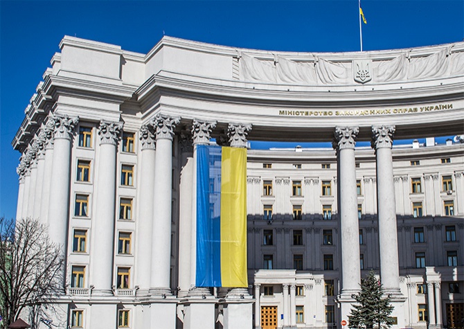 МИД Украины направило ноту протеста в МИД РФ в связи с визитом в Крым Путина и Медведева - фото