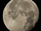 NASA показала фото МКС на фоне полной Луны