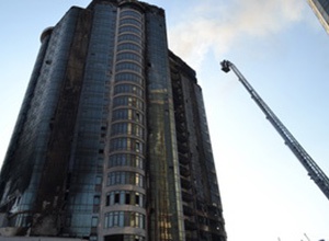 В Одессе горела 24-этажка, пострадали спасатели - фото