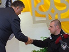 Аваков наградил квартирой беркутовца, который крушил машины на Крепостном переулке