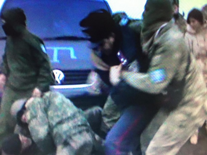 Илья Кива с автоматчиками пытался разогнать блокировщиков Крыма - фото