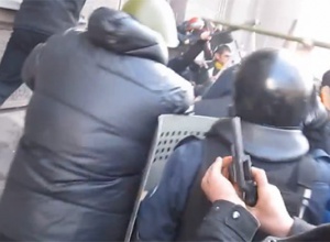 «Титушек» набирали и вооружали по указанию Януковича, - ГПУ - фото