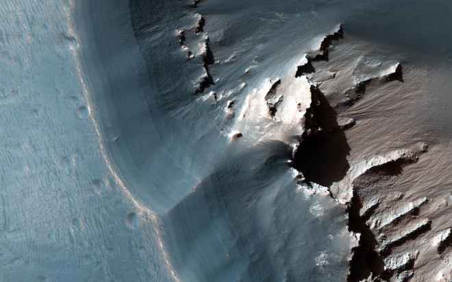 Лабиринт ночи на Марсе показало НАСА - фото