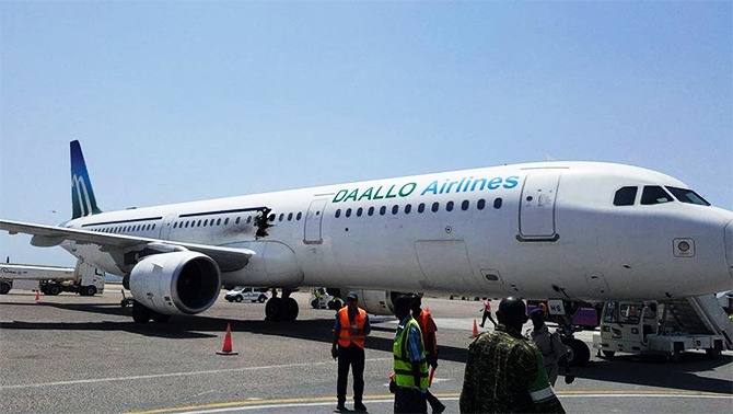 На борту A321 с пассажирами взорвалась бомба, самолет смог приземлиться - фото