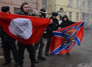 В Петербурге атаковали посольство Украины (видео) - фото