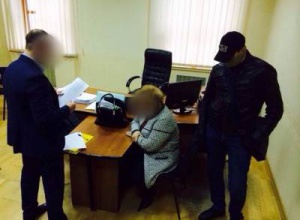 Задержана ректор университета при даче взятки заместителю министра образования - фото