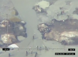 Добыча янтаря в Ровенской и Житомирской областях показали пограничники с помощью самолета - фото