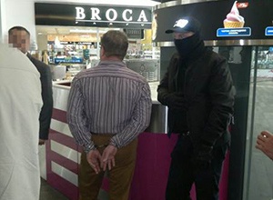 СБУ: чиновник КГГА ежемесячно взимал дань с заправочных станций - фото