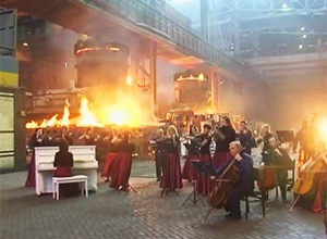 Музыкальную тему с «Игры престолов» исполнили на металлургическом комбинате Мариуполя - фото