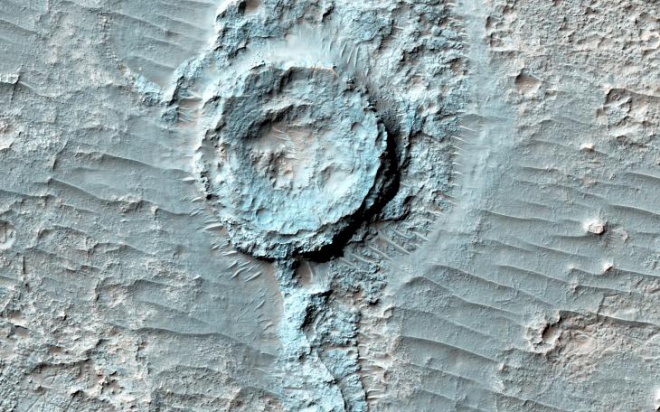 На Марсе нашли "перевернутый" кратер - фото