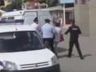 В Крыму полицейские «упаковали» людей, протестующих перекрытию доступа к морю