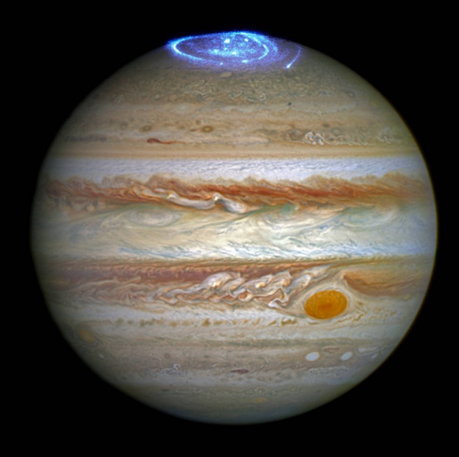 Удивительное полярное сияние на Юпитере - фото