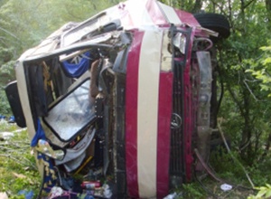 В Крыму с обрыва упал автобус, есть погибшие - фото