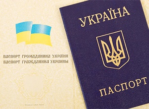 В пункте пропуска прокурор предъявил паспорт боевика «ДНР» - фото