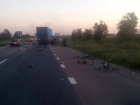 Под Киевом грузовик врезался в группу детей на велосипедах, один ребенок умер