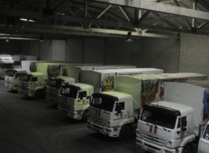 Очередная колонна грузовиков вторглась из России в Украину - фото