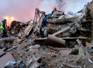 В Кыргызстане самолет упал на дачный поселок, более 30 погибших - фото