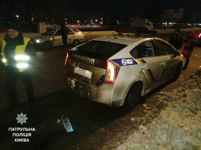 В Киеве на патрульных напал пьяный мужчина, нападающий госпитализирован, - полиция - фото