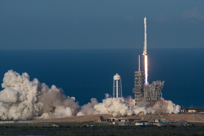 SpaceX во второй раз запустила в космос одну и ту же ракету - фото