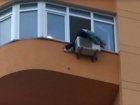 На Оболони пыталась повеситься, а затем выпрыгнуть из 11 этажа уроженка Луганщины