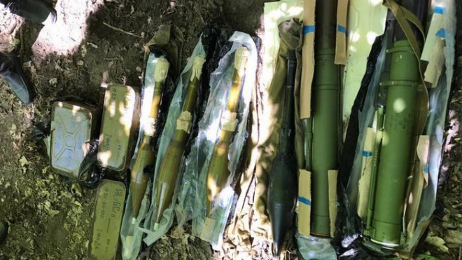 В Киеве правоохранители обнаружили тайник с противотанковыми гранатометами - фото